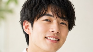 髪のボリュームや生え際が気になる男性